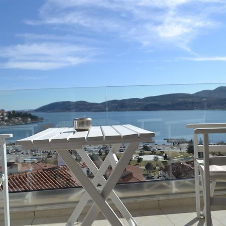 Calm Lake Balcony Касторія Екстер'єр фото